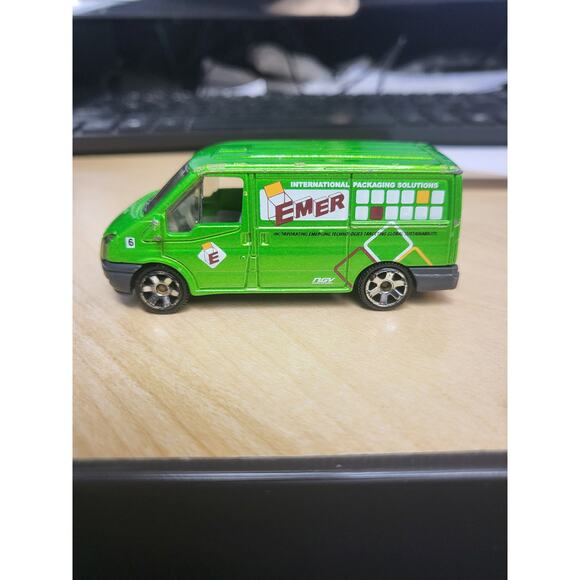 2006 Matchbox City Action 2007 Ford Transit Int'l Packing Solutions Green Van - Picture 1 of 5